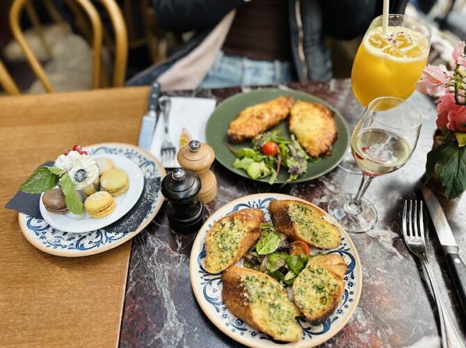 Restaurant Les Amours in paris à Paris, France