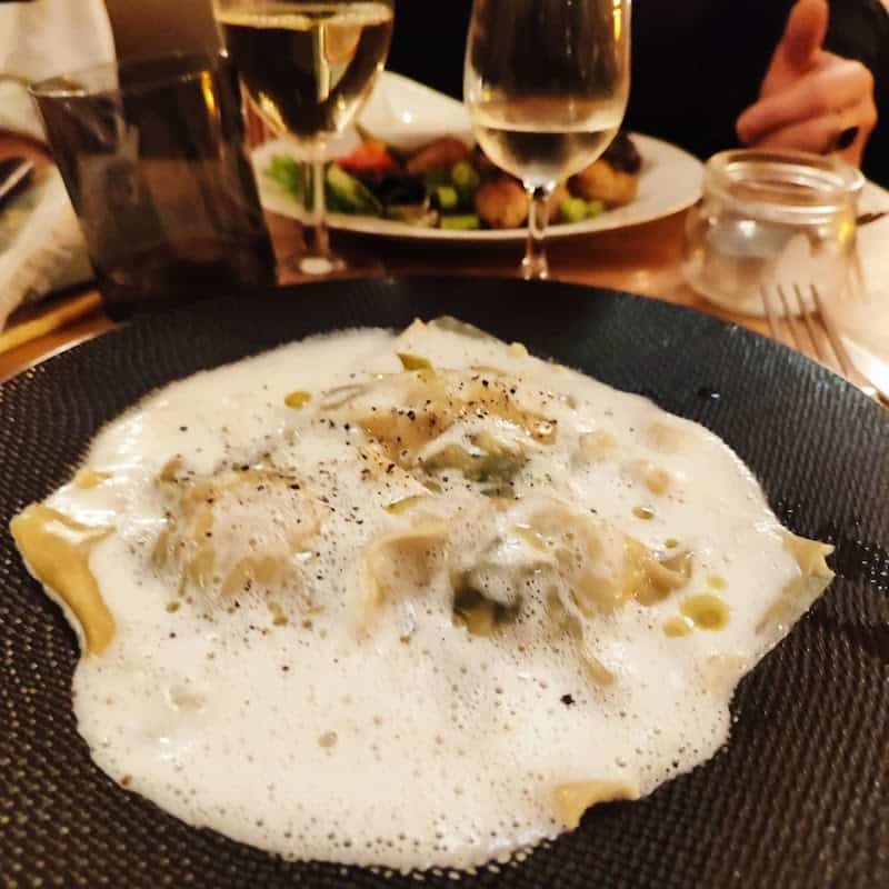 Restaurant Les coudes sur la table à Dinan, France