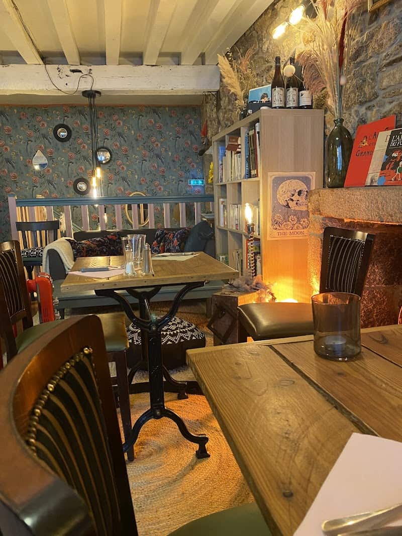 Restaurant Les coudes sur la table à Dinan, France