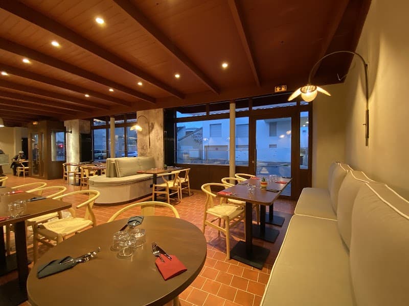 Restaurant Les curieux à Saint-Denis, France