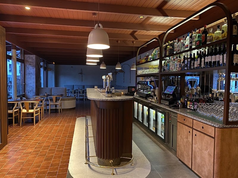 Restaurant Les curieux à Saint-Denis, France