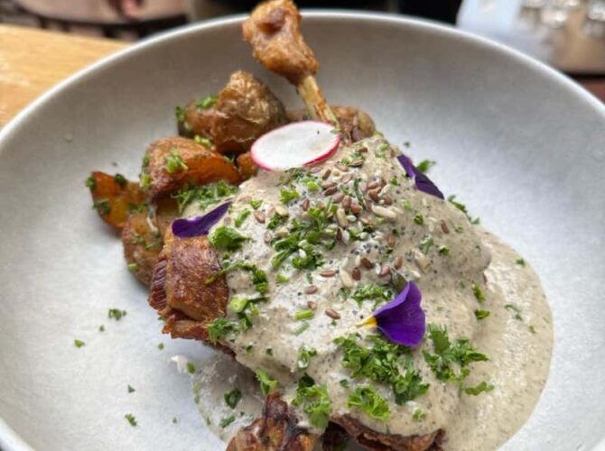 Restaurant Les Deux Colombes à Paris, France