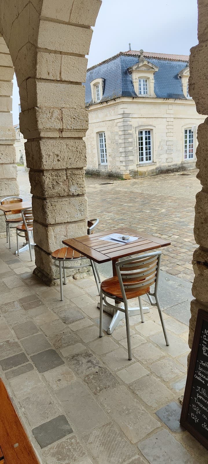 Restaurant Les Longitudes à Rochefort, France