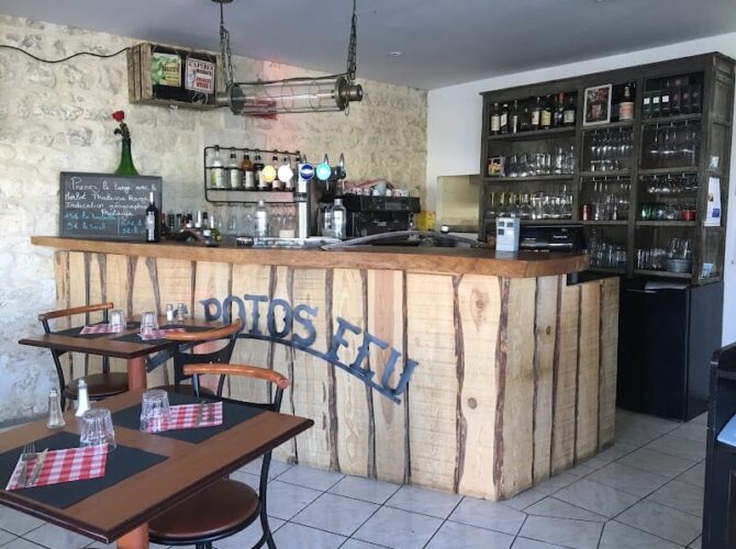 Restaurant Les Potos Feu à Rochefort, France