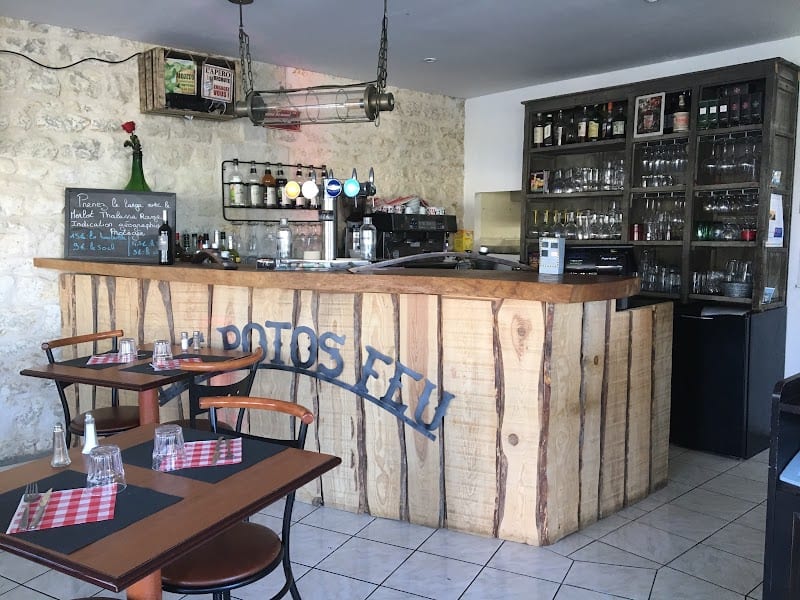 Restaurant Les Potos Feu à Rochefort, France