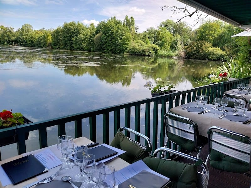 Restaurant L’Etang Fleuri à Vert-le-Petit, France
