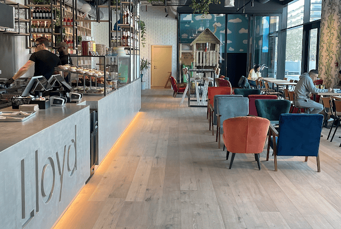 Restaurant Lloyd Coffee Eatery – Westland Shopping à Anderlecht, Belgique