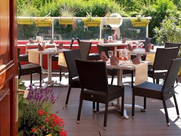 Restaurant Logis Hôtel le Luth à Mirecourt, France