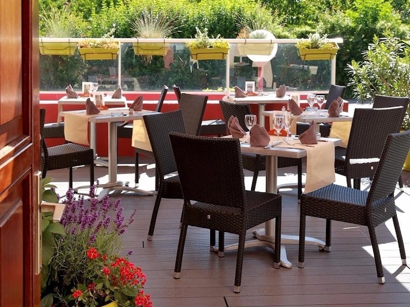 Restaurant Logis Hôtel le Luth à Mirecourt, France