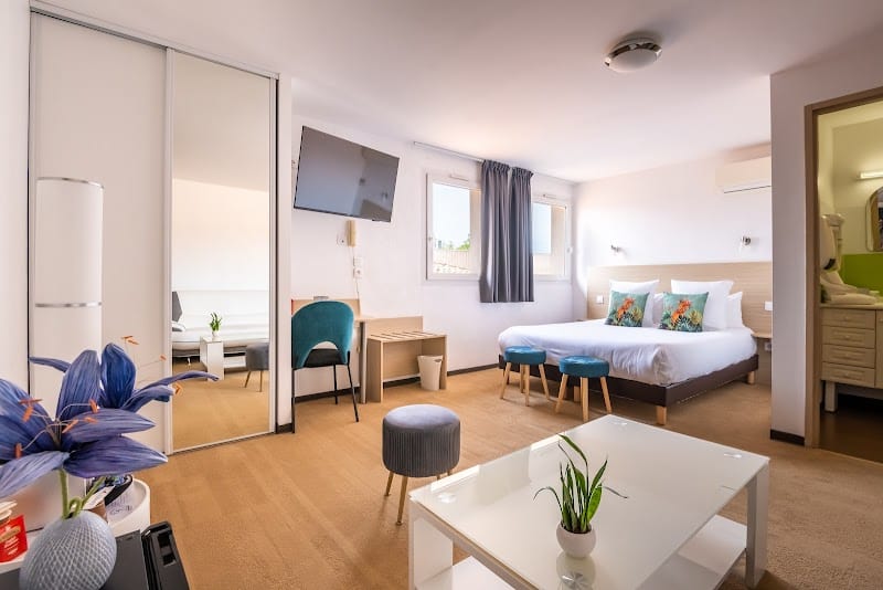 LOGIS Hôtel-Restaurant Le Clos Fleuri à Castelnaudary, France