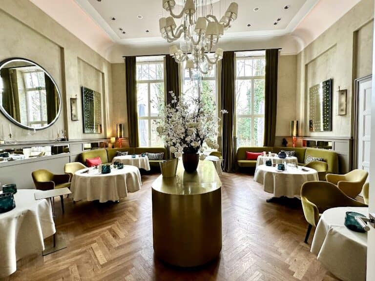 Louis Restaurant