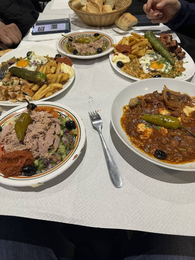 Restaurant LV à Ivry-sur-Seine, France