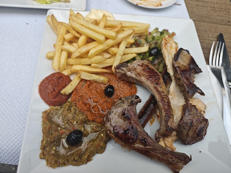 Restaurant LV à Ivry-sur-Seine, France