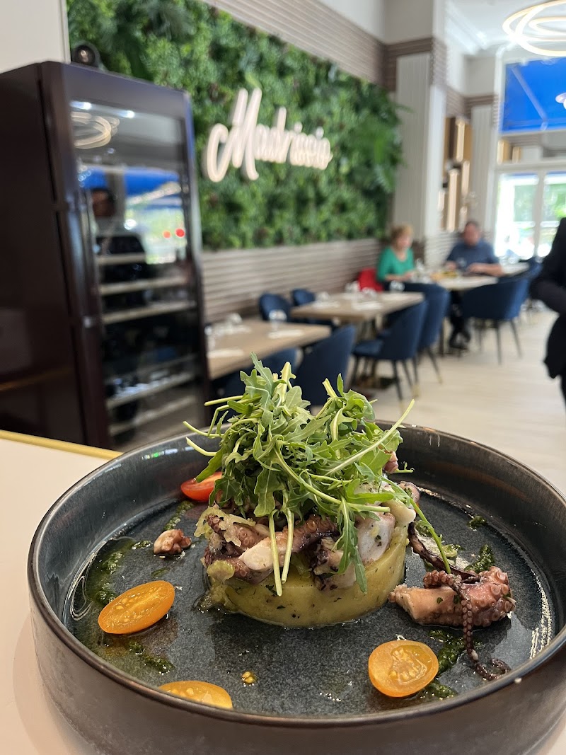 Restaurant Madrissio à Courbevoie, France