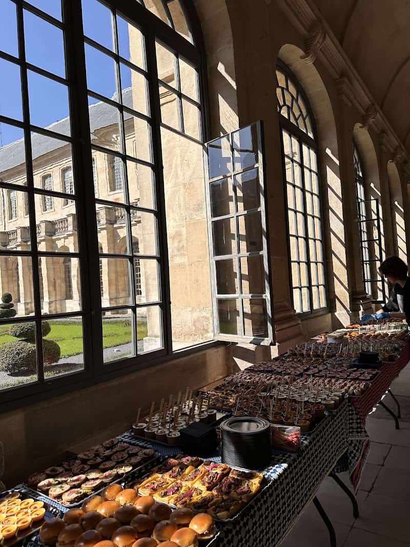 Restaurant Marguerite Charlie à Saint-Denis, France