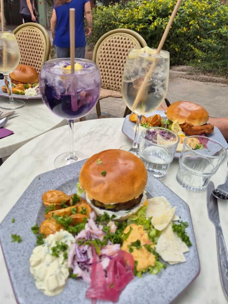 Restaurant Marguerite Charlie à Saint-Denis, France