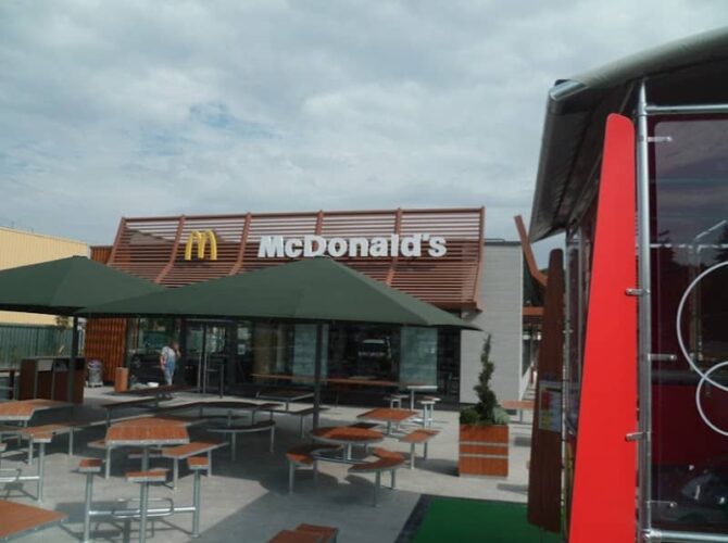 Restaurant McDonald’s à Dourdan, France