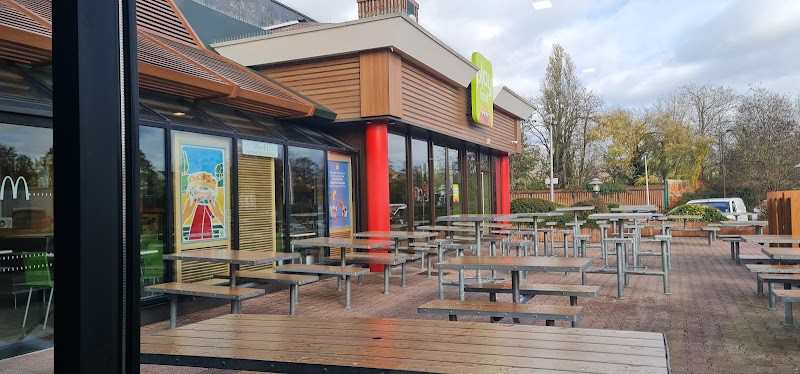Restaurant McDonald’s à Éragny, France