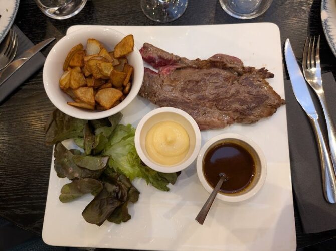 Restaurant Memes Tra Brest à Brest, France