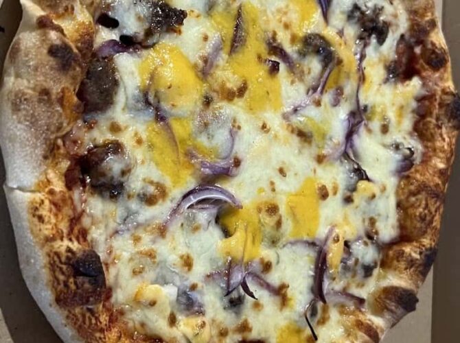 Restaurant Mira Pizz à Saint-Germain-du-Puy, France