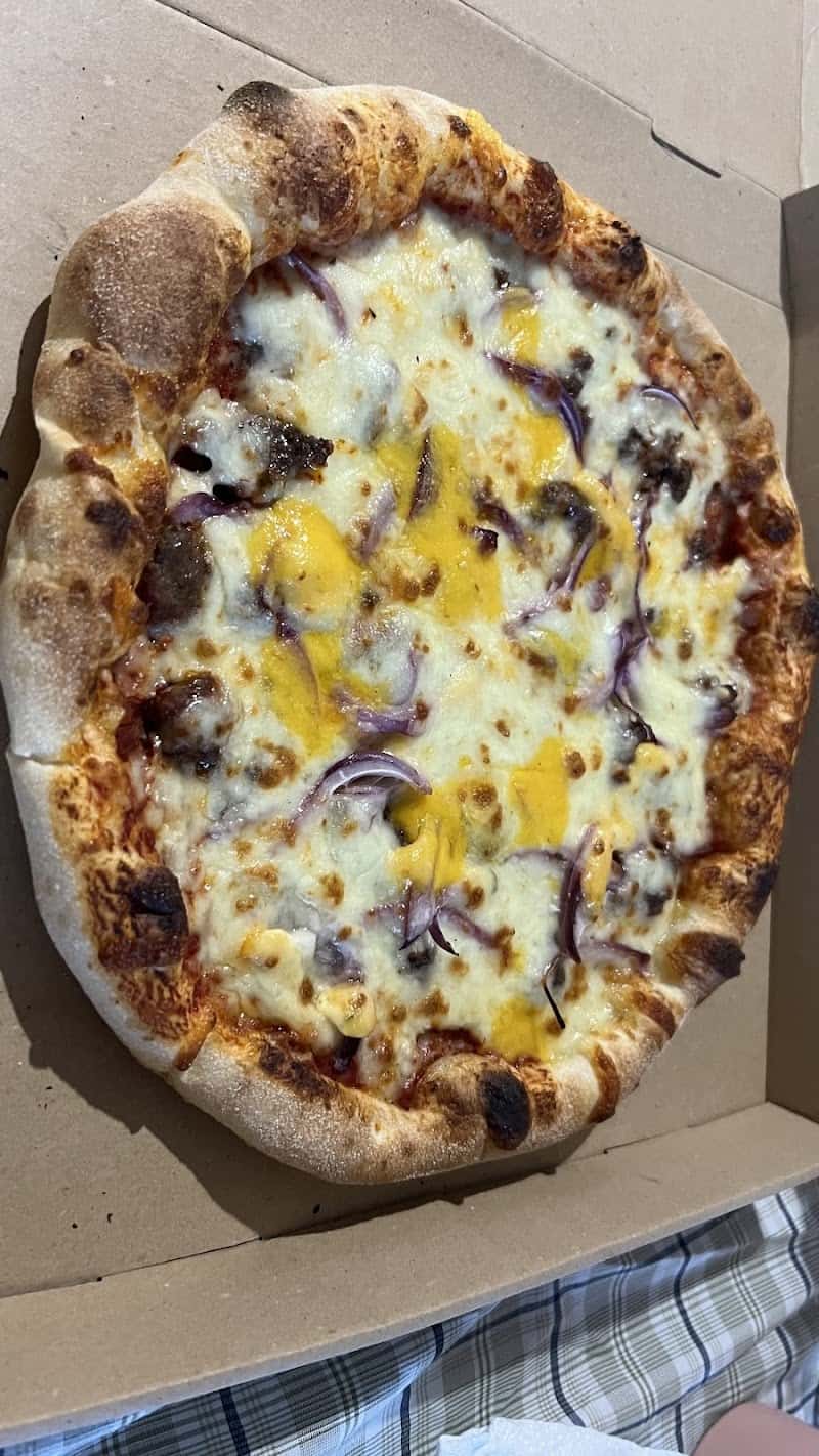 Restaurant Mira Pizz à Saint-Germain-du-Puy, France