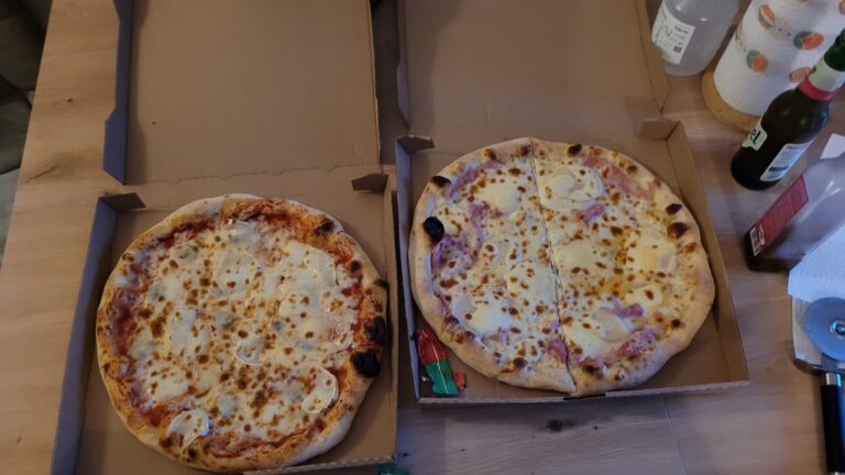Restaurant Mira Pizz à Saint-Germain-du-Puy, France