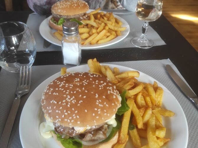 Restaurant Nul Bar Ailleurs à Bogève, France