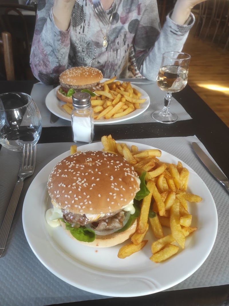 Restaurant Nul Bar Ailleurs à Bogève, France