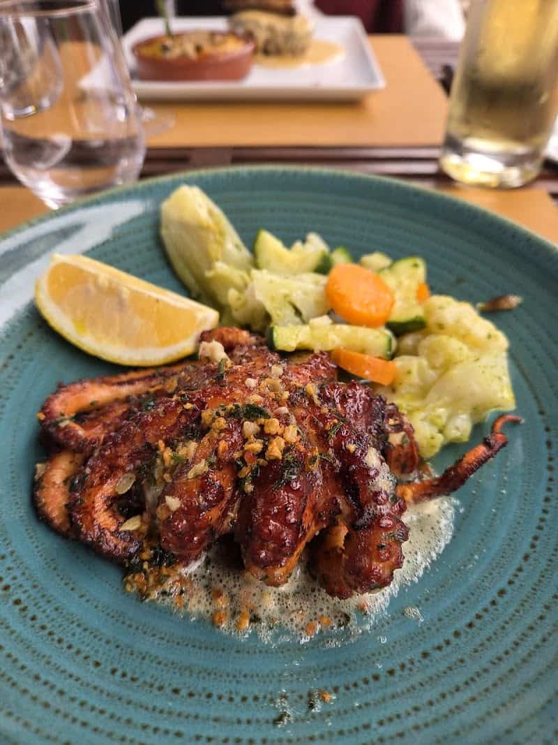 Restaurant O GONES DE SAONE à Fontaines-sur-Saône, France