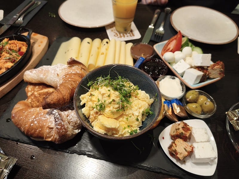 Restaurant OLIVIA Frühstück – Tapas – Grill à Trier (Trèves), Allemagne