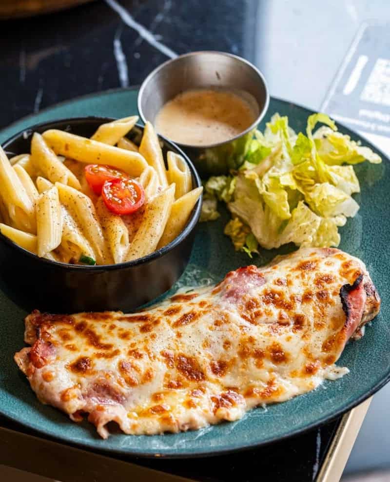 O’Papa restaurant à Saint-Ouen-sur-Seine, France