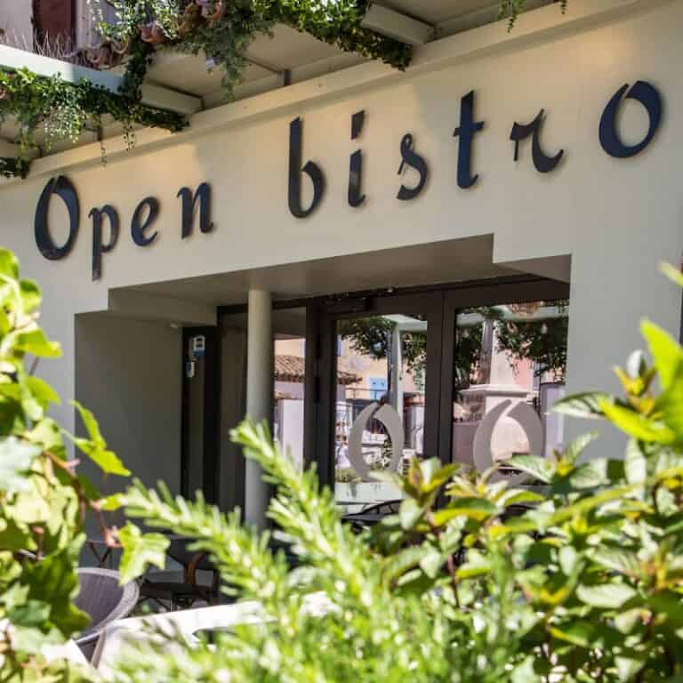 Open Bistro – Restaurant Cogolin & O jardin à Cogolin, France — photo 1