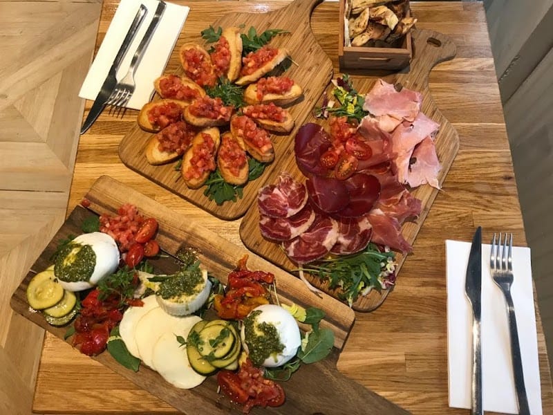 Restaurant Papa Mia à Levallois-Perret, France