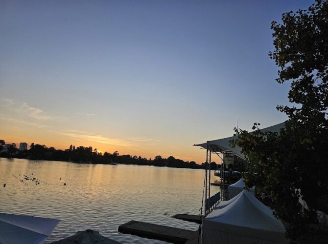 Restaurant Pavillon Du Lac à Enghien-les-Bains, France