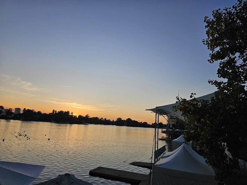 Restaurant Pavillon Du Lac à Enghien-les-Bains, France