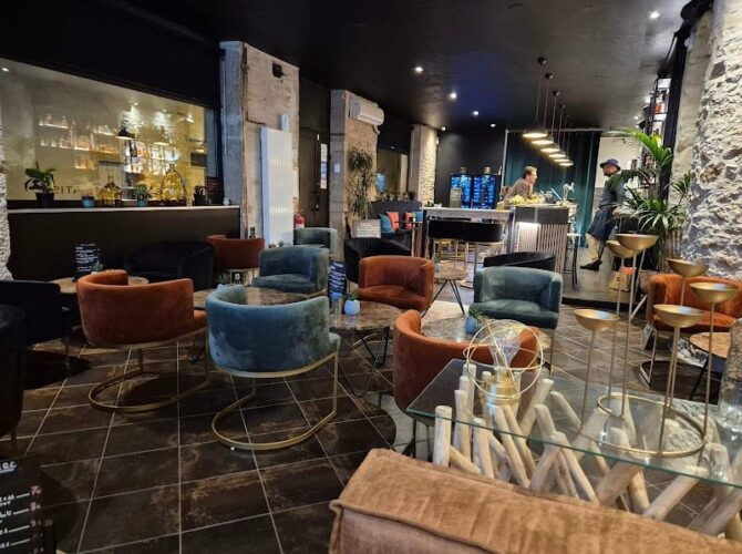 Restaurant Pinot Noir bar à vin à Savigny-lès-Beaune, France