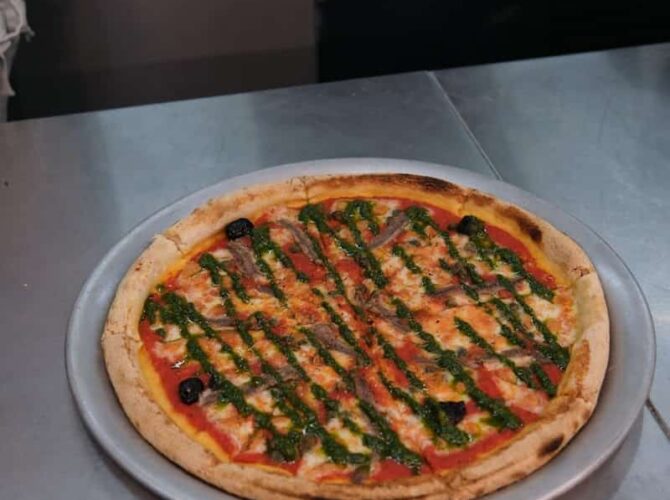 Restaurant Pizza de la place à Gardanne, France