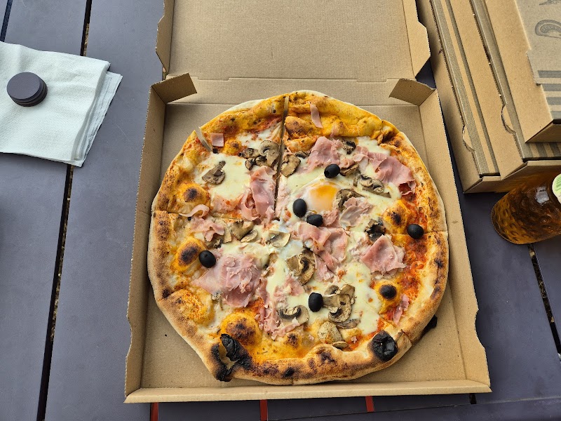 Restaurant Pizzeria des Halles à Belley, France