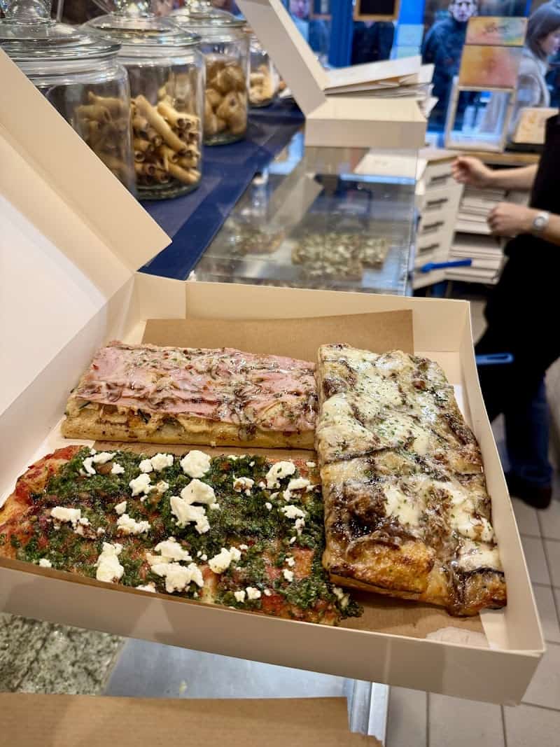 Restaurant Pizzeria – Via Roma 17ème à Paris, France