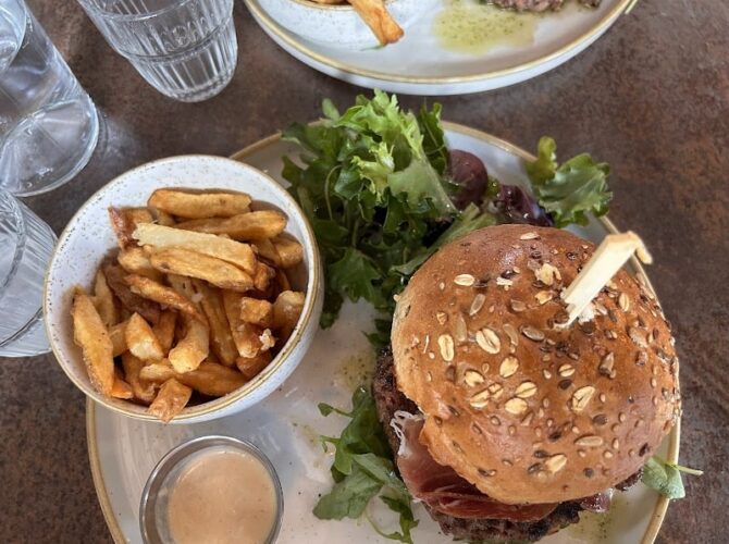 Restaurant Place des Oliviers Reims à Reims, France