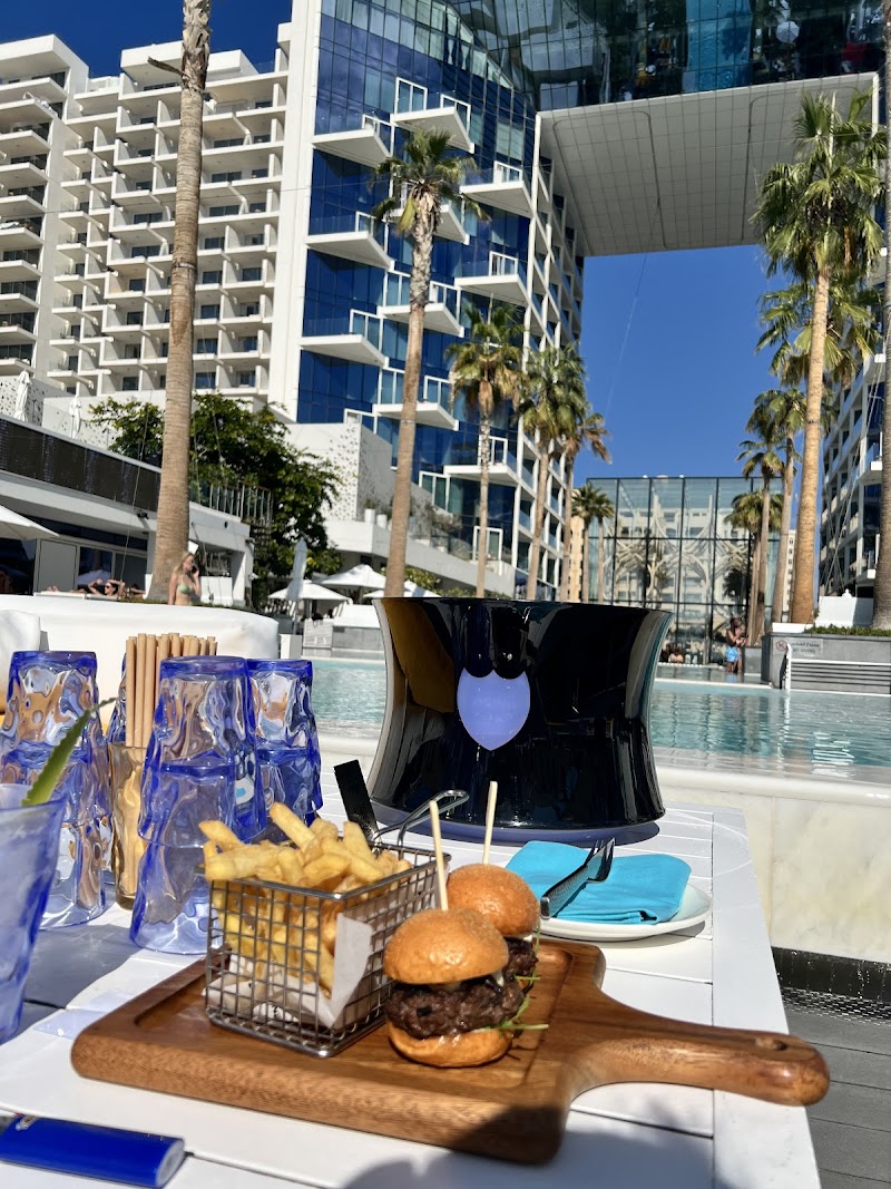 Praia | Beach Restaurant & Lounge | FIVE Palm Jumeirah à Dubaï, Émirats arabes unis