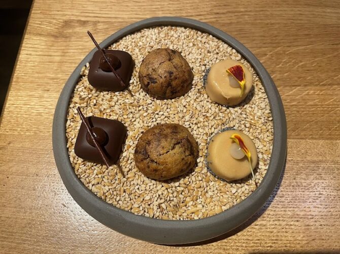 Restaurant Qui plume la lune à Paris, France