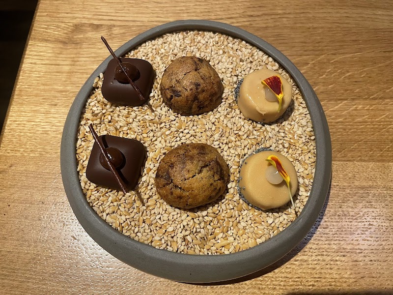 Restaurant Qui plume la lune à Paris, France