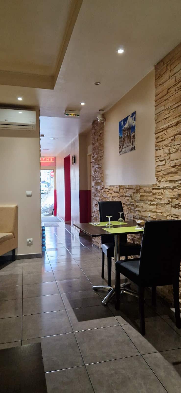 Restaurant Auberny à Lormont, France