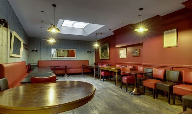 Restaurant Bar Au Petit Tonneau Levallois à Levallois-Perret, France