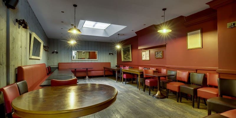 Restaurant Bar Au Petit Tonneau Levallois à Levallois-Perret, France