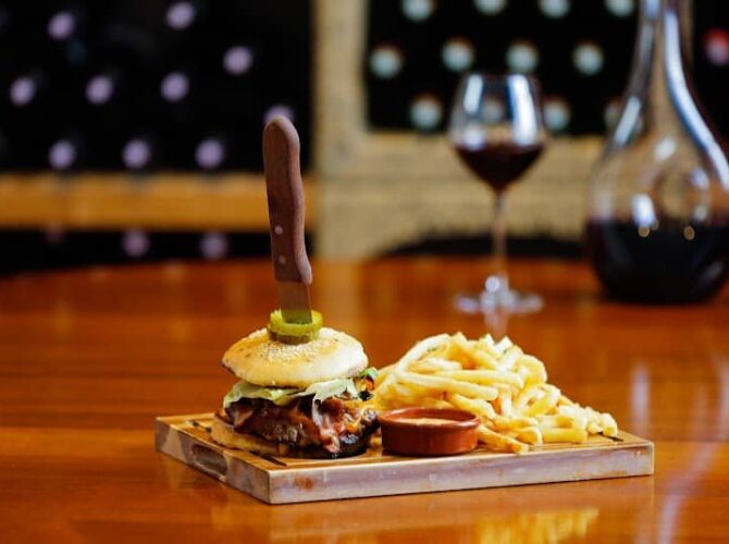 Restaurant Bar Au Petit Tonneau Levallois à Levallois-Perret, France