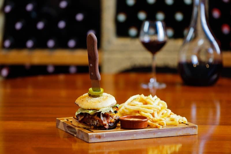 Restaurant Bar Au Petit Tonneau Levallois à Levallois-Perret, France