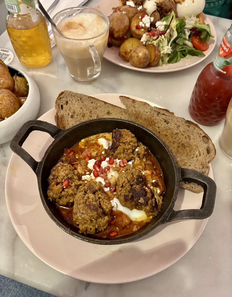 Restaurant Courbevoie | Brunch Camila Café à Courbevoie, France