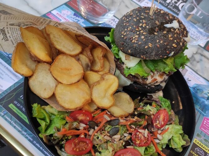 Restaurant Grand Café Le Tortoni à Villeneuve-sur-lot, France